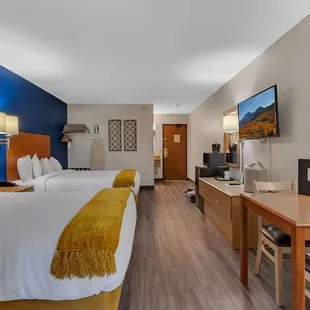 DOUBLE QUEEN POOLSIDE