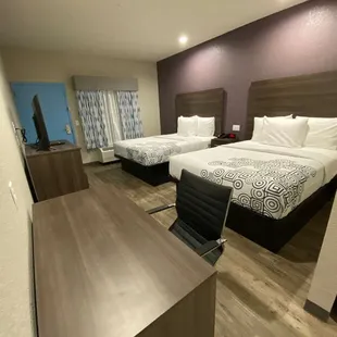 2 Queens Kitchen Suite