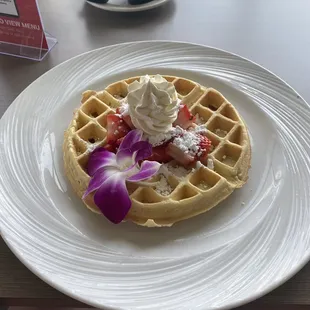 Kid's Belgium waffles with strawberries