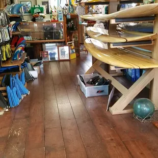 Surf boards/gear selection. Informative staff.