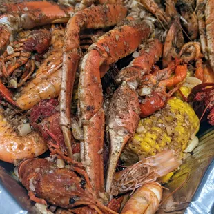 Assorted Seafood (Shrimp Crab Legs, Crawfish)