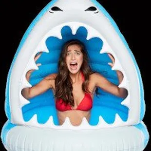 An extra large float that provides shade and comes with a rechargeable air pump