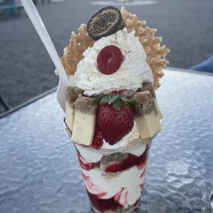 Strawberry cheesecake sundae