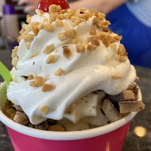 Vanilla sundae with caramel and heath bar crumbles