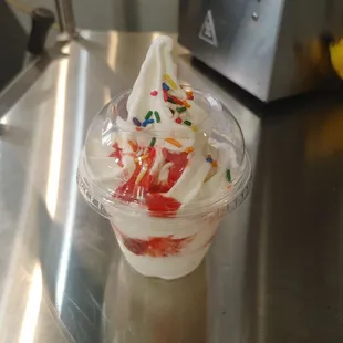 Strawberry sundae