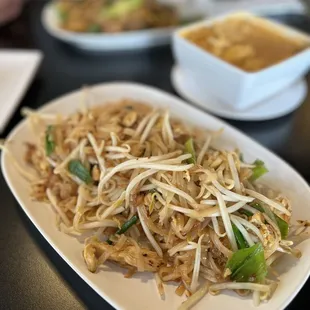 Pad Thai | Instagram: GaoGirlsGrubbin
