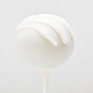 vanilla cake with vanilla buttercream frosting