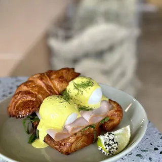 Eggs Benny Croissant
