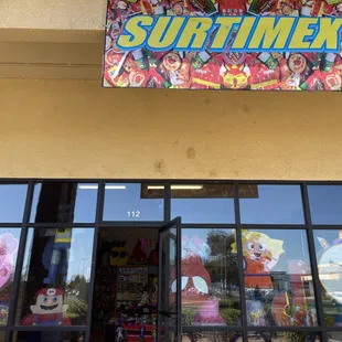 Dulces fiestas y más  Abiertos de lunes a domingo  10:00am - 6:30 pm