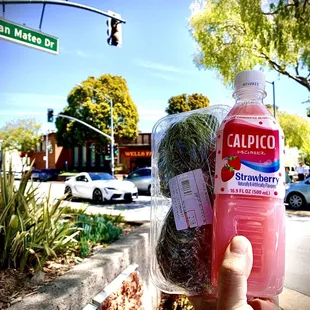 Fresh kale ramen! I have never seen this before - awesome.