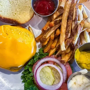 Yummy cheeseburger plate.