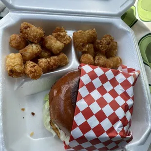 Single cheeseburger with tots