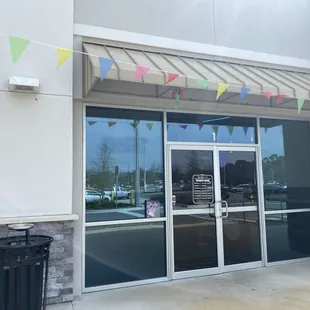 the front entrance of a restaurant