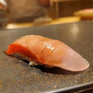 Kinmedai sushi