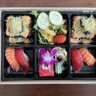 Sushi / 2 Roll Mix Box