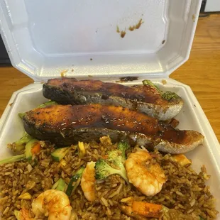 Salmon and shrimp with vegetables