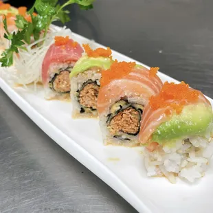 High five
 Inside: spicy yellowtail tempura 
 Outside: tuna, salmon, S.O. sauce