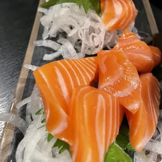 Salmon Sashimi (10pcs)