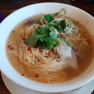 N4 - Soup with egg noodles, BBQ pork, wontons, bok choy,  bean sprouts, and green onion. Medium spicy :)   N4. &quot;Ba Mee Mu Dang&quot;
