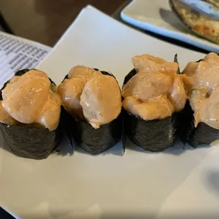 Spicy scallop sushi