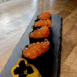 Seared Salmon Belly Ikura nigiri(2pc)