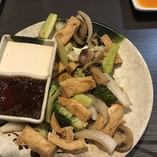a plate of tofu and vegetables