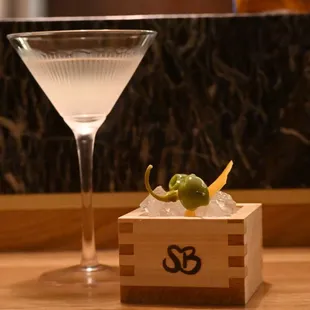 dessert, drink
