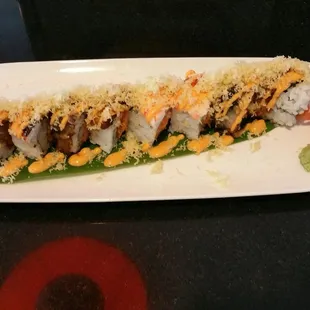 Mexican roll, spicy tuna with crunchy inside topped with warm eel, cook shrimp, eel sauce, spicy mayo, crunchy.