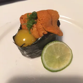 Tobiko (Flying Fish Egg) Sushi 2pc