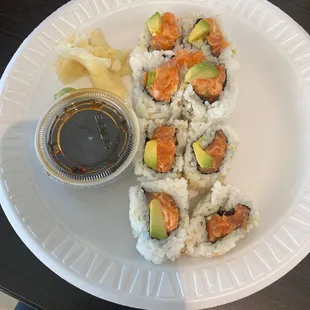 Spicy salmon avocado roll