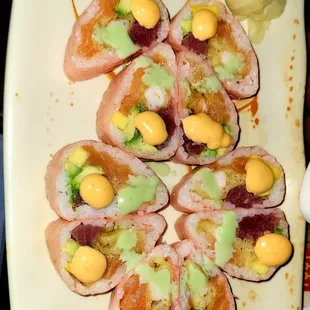 Feb 2022: Hawaii Roll @ $16.95-- (Tuna, Salmon, &amp; Shrimp) P00R plating, but excellent