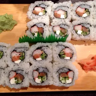 Philadelphia roll. (Smoked salmon, cucumber, cream cheese and imitation crab).
