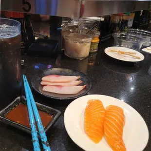 12/10/2022 - Yellowtail sashimi and salmon.