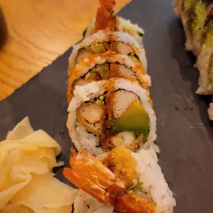 Shrimp tempura roll (4/5) comes with 2 pieces of shrimp, avo, cucumber, crab