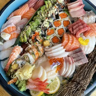74 Pieces (Nigiri, Sashimi and 4 Rolls) for 4-5