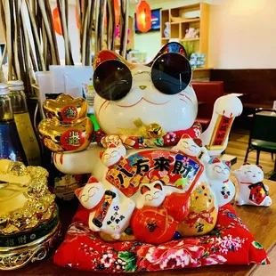 a statue of a cat wearing sunglasses