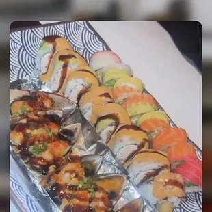 Mussels, shrimp sushi and rainbow sushi