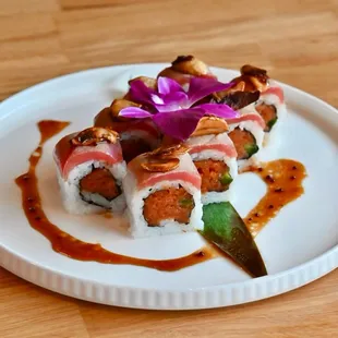 Tropical heat meets sushi perfection in our Aloha Fire roll. 

Delivery: https://togo.sushidamu.com/

https://sushidamu.com/ayce-menu/