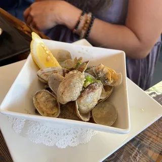 SAUTED CLAM WITH GARLIC