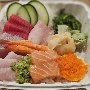 Chirashi Poke Bowl assorted sashimi