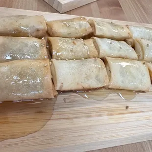 Banana wontons with honey