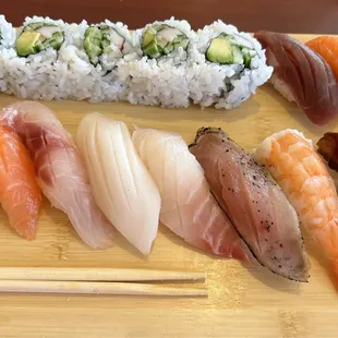 Sushi Deluxe - 11pcs + choice of tuna, California Roll or Salmon Roll