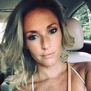 Lindsay R.