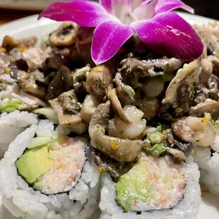 Grand Canyon Roll - mushrooms and mini scallops