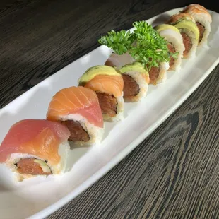 Rainbow Spicy Tuna : Spicy tuna, cucumber, assorted fish on top