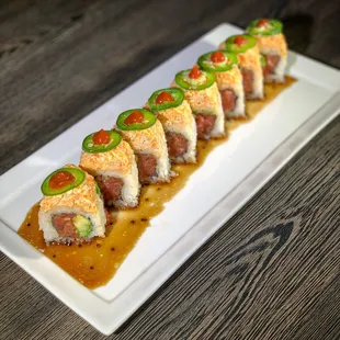 Caliente Roll : spicy tuna, cucumber, spicy crab and jalapeño