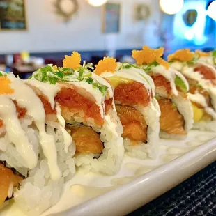 Red Dragon Roll : salmon, mango, avocado, spicy tuna, shrimp