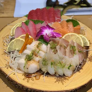 Sashimi Bravo
- 20pc Chef's choice sashimi