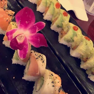 Spicy Salmon Avocado Roll