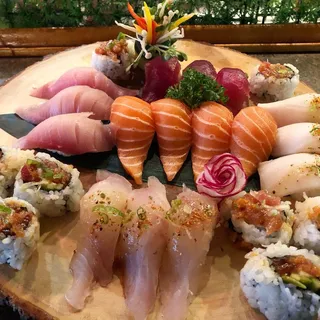 Sushi Combo with spicy tuna roll
